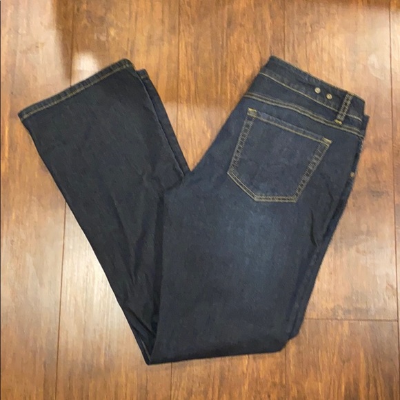 NEW Cabi Galaxy Wash Slim Boot Jeans, Size 10 - Picture 3 of 5